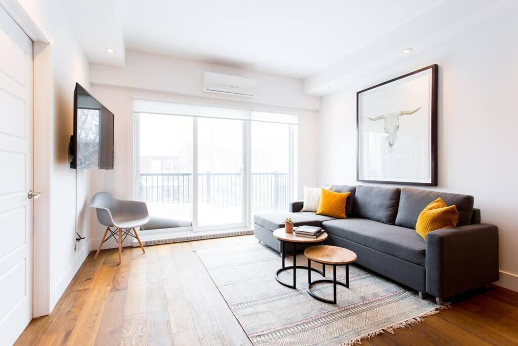 Sleek Condo In The Heart Of Little Italy By Den Stays Montréal Kültér fotó