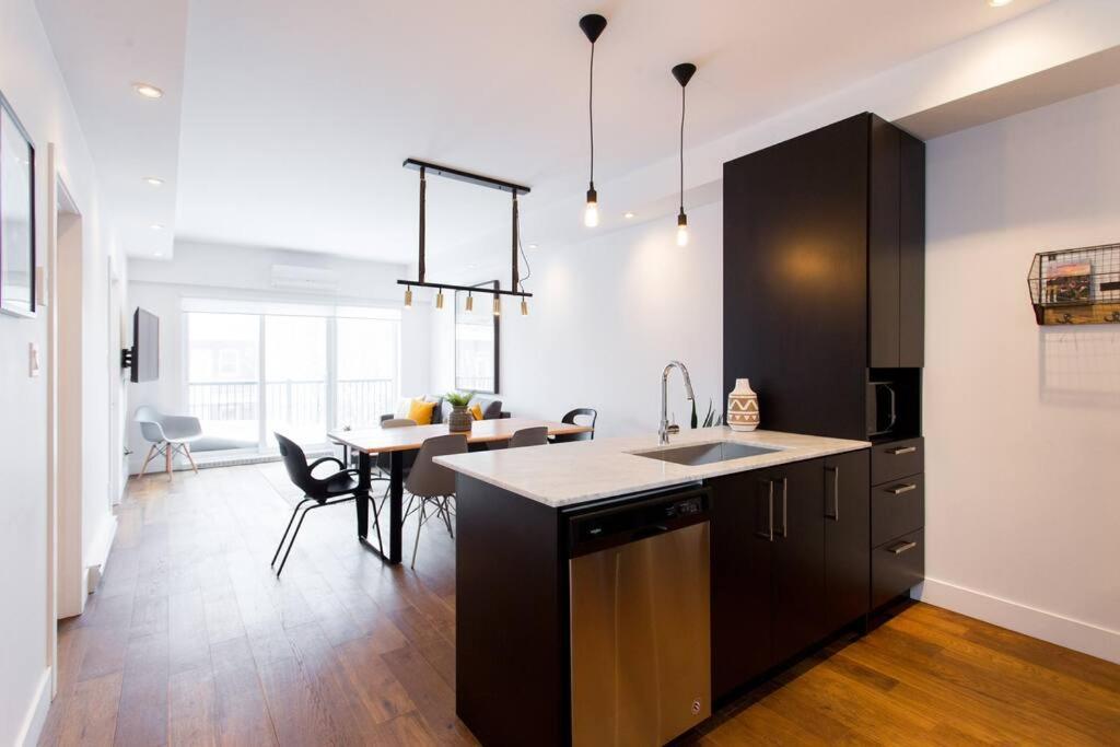Sleek Condo In The Heart Of Little Italy By Den Stays Montréal Kültér fotó